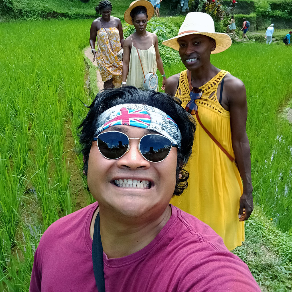 profesional bike tour guide